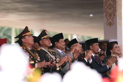 Presiden Jokowi dan Prabowo di HUT TNI
