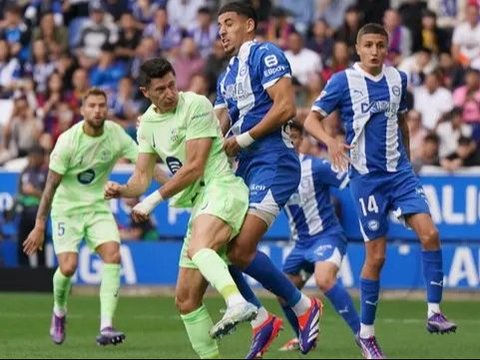 FOTO: Gacor! Robert Lewandowski Cetak Hattrick Saat Barcelona Bungkam Alaves