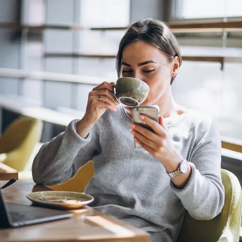ilustrasi perempuan bekerja sombong/Photo by Vlada Karpovich/Pexels
