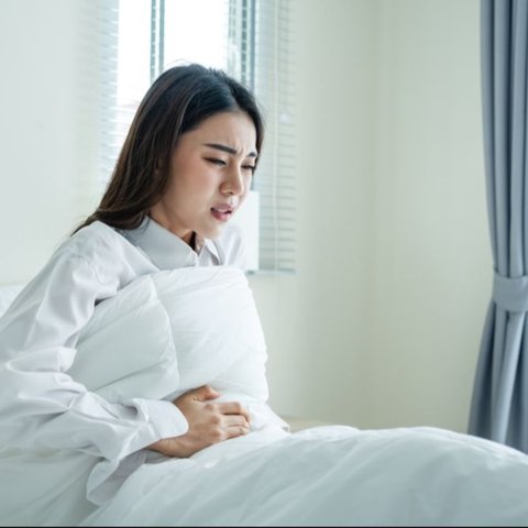 Kram perut dan kembung saat haid bisa dikontrol dengan menghindari beberapa jenis makanan. Makanan andalanmu saat haid bisa jadi penyebabnya.