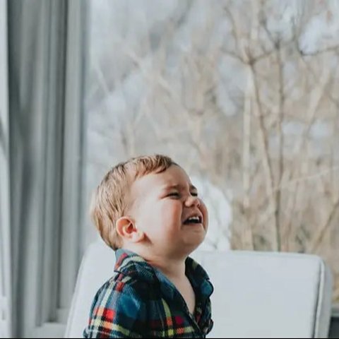 Ilustrasi Anak Menangis Tantrum Marah / Freepik by fwstudio