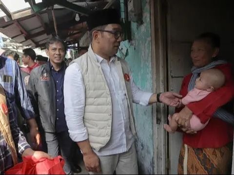 FOTO: Momen Ridwan Kamil Blusukan di Kampung Luar Batang, Temui Warga dan Cek Tanggul Laut Jakarta