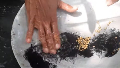 Pria Temukan Tambang Emas