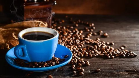 Ilustrasi segelas kopi. (Image by onlyyouqj on Freepik)