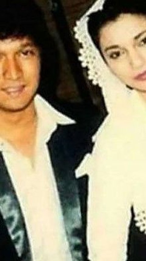 Setelah tiga tahun berpacaran tanpa restu dari ayahnya, Marissa Haque memutuskan untuk berpuasa selama 40 hari. Setelah periode itu, ia bermimpi di mana semua pria yang mendekatinya berubah wujud, sementara Ikang Fawzi muncul sebagai ksatria berkuda. Hal ini membuat Marissa yakin bahwa Ikang adalah jodohnya.<br>