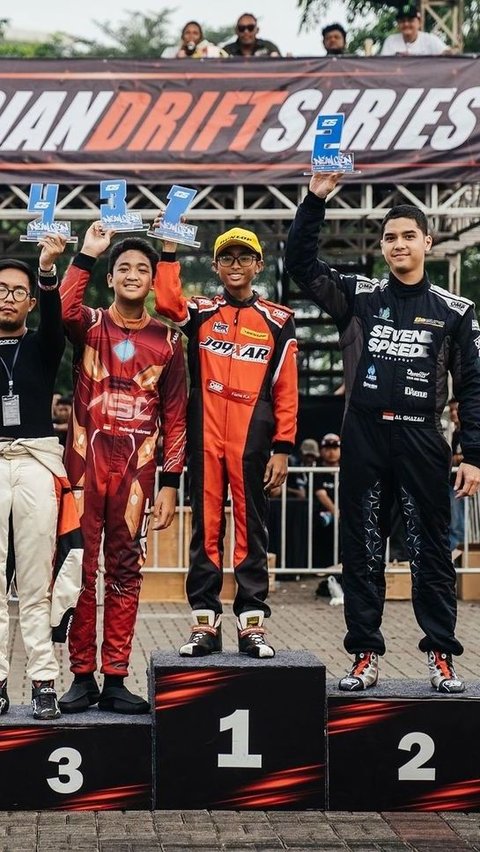 Podium kedua ini menjadi pendorong semangat bagi Al Ghazali untuk terus meningkatkan performanya di ajang balap yang akan datang.<br>