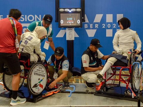 FOTO: Aksi Atlet Anggar Kursi Roda Tampil Bersaing Tiket ASEAN Para Games di PERPANAS XVII