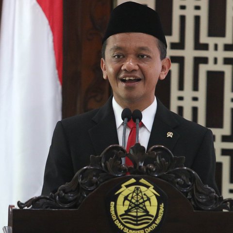 Menteri Energi dan Sumber Daya Mineral (ESDM) yang baru Bahlil Lahadalia saat acara serah terima jabatan Menteri ESDM di Kantor Kementerian ESDM, Jakarta, Senin (19/8/2024). (merdeka.com/Arie Basuki)