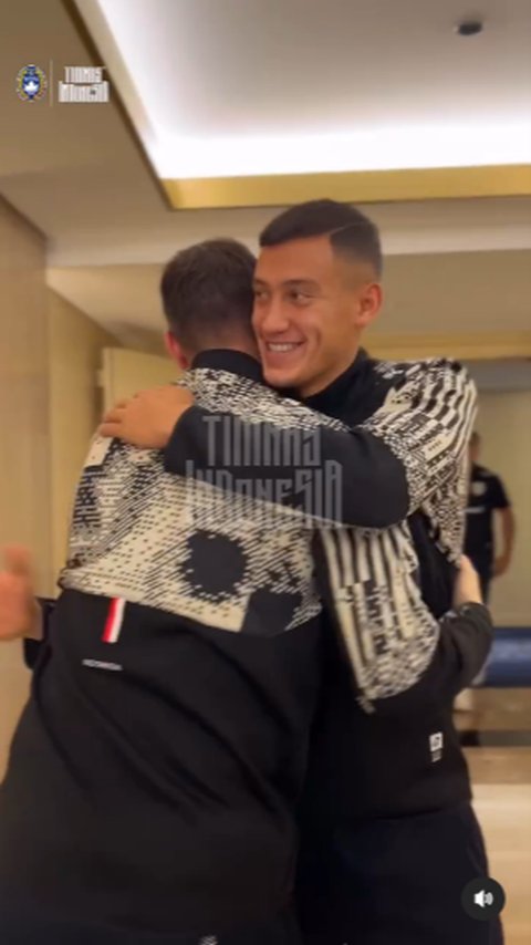 Maarten Paes Disambut Hangat Timnas Garuda Saat Tiba di Bahrain