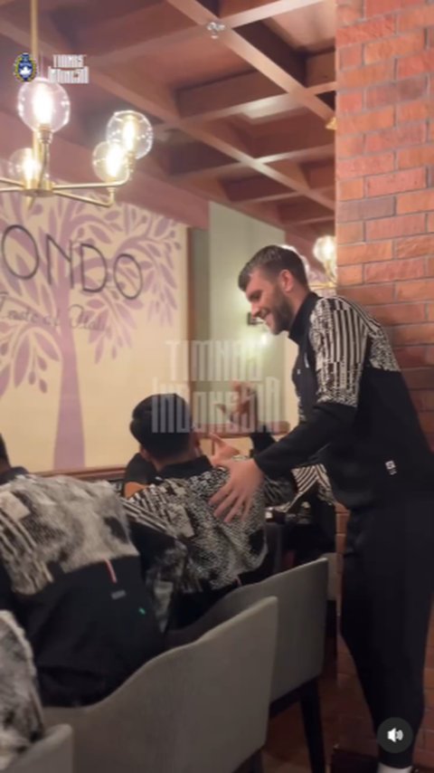 Maarten Paes Disambut Hangat Timnas Garuda Saat Tiba di Bahrain