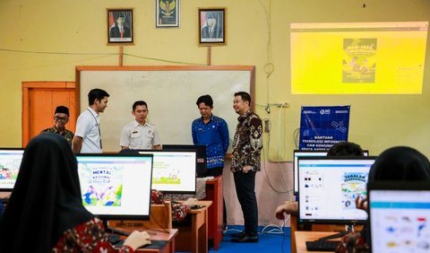 FOTO: BRI Peduli Salurkan Bantuan Teknologi Informasi dan Komunikasi serta Akses Internet untuk Sekolah di Wilayah 3T