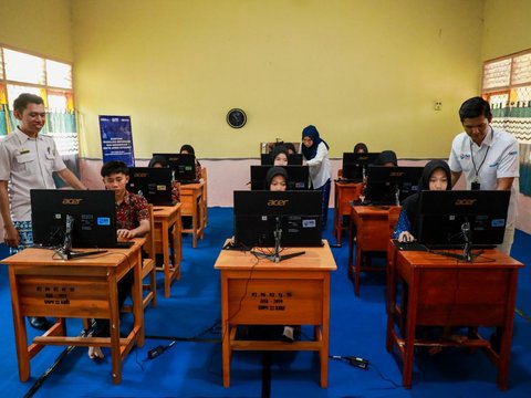 FOTO: BRI Peduli Salurkan Bantuan Teknologi Informasi dan Komunikasi serta Akses Internet untuk Sekolah di Wilayah 3T