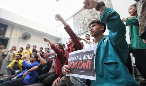 FOTO: Mahasiswa dari Ratusan Perguruan Tinggi Tuntut Jokowi Ditangkap dan Diadili Atas Pelanggaran Konstitusi