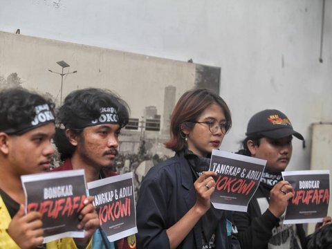 FOTO: Mahasiswa dari Ratusan Perguruan Tinggi Tuntut Jokowi Ditangkap dan Diadili Atas Pelanggaran Konstitusi