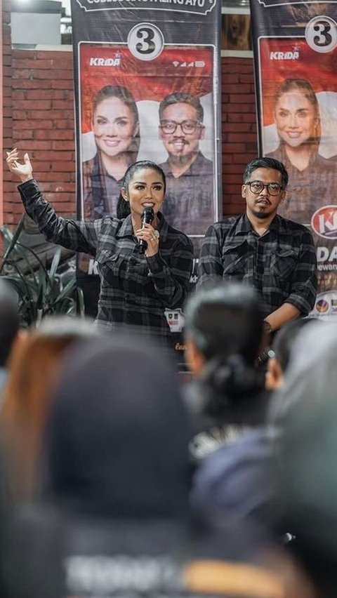 Istri Raul Lemos, Kris Dayanti, sedang giat melakukan kunjungan di daerah tempat ia mencalonkan diri, Kota Batu, dan terlihat aktif dalam membangun kedekatan dengan masyarakat.<br><br>