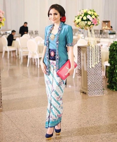 kebaya kutu baru