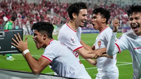 Ilustrasi - Rizky Ridho Jersey Persija Jakarta Nuansa Timnas Indonesia (Bola.com/Adreanus Titus)