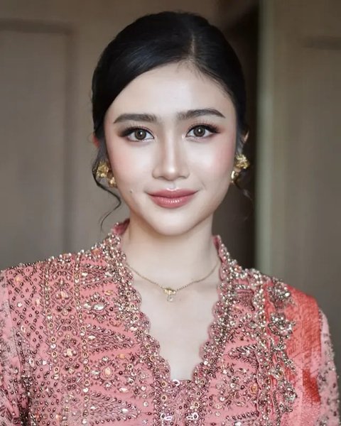 Momen bahagia Febby bersama pasangan. (Instagram.com/febbyrastanty)