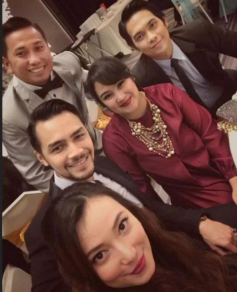 Kedekatan Tak Terduga, Artis dan Iparnya yang Selalu Kompak