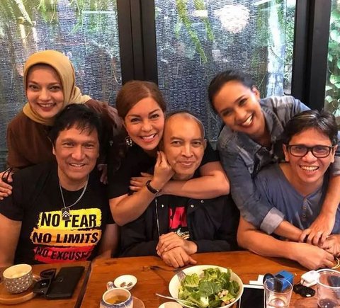 Kedekatan Tak Terduga, Artis dan Iparnya yang Selalu Kompak