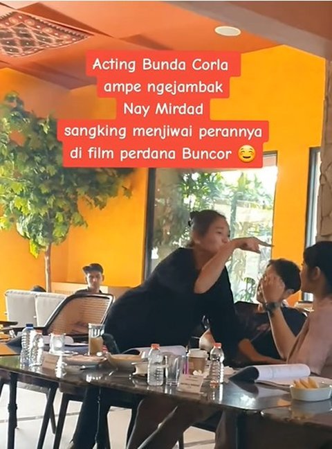 Bunda Corla Mengejutkan Banyak Orang Dengan Aksi 'Melabrak dan Jambak' Naysila Mirdad