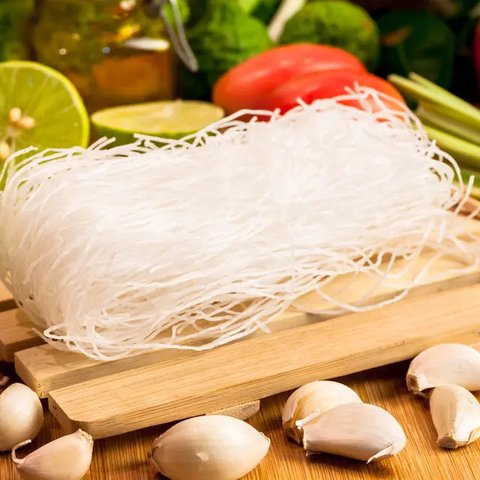 Ilustrasi masakan bihun dengan sayur/copyright freepik.com/topntp26