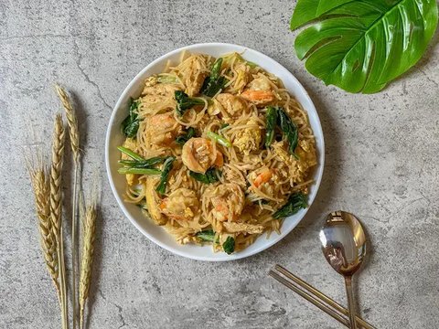 Ilustrasi masakan bihun dengan sayur/copyright freepik.com/topntp26