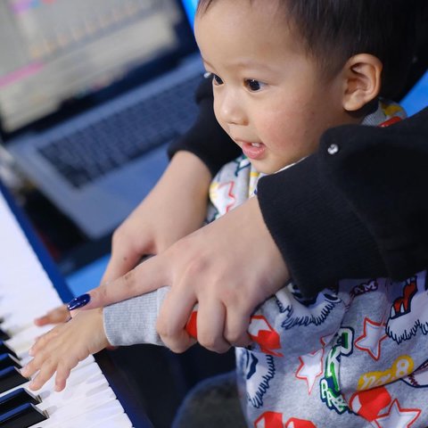 Dari Nama hingga Hadiah Mewah, Ini Bentuk Kasih Sayang Denise Chariesta untuk Anak Pertamanya