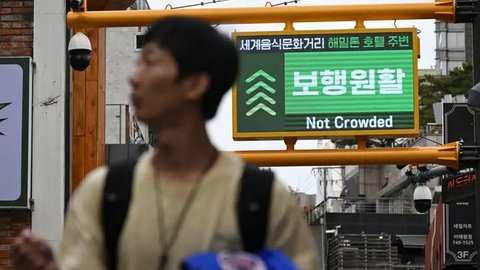 Kini, Itaewon yang semarak dikenang sebagai lokasi tragedi yang mengubah malam Halloween menjadi momen kelam dalam sejarah. (Shin Yong-ju/AFP)