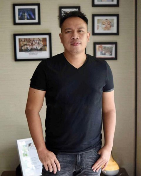 Bernyanyi di Tengah Debat Pilbup Pemalang 2024, Ini Profil Vicky Prasetyo yang Selalu Jadi Sorotan