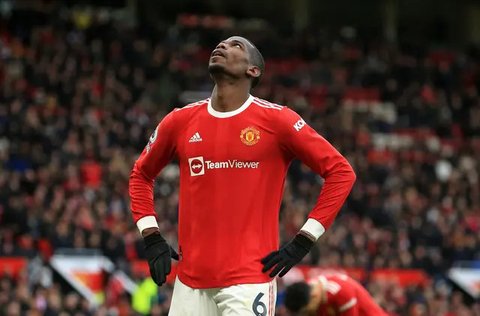 Pemain top pertama yang pernah menjadi kliennya adalah Paul Pogba. Ia pernah meyakinkan Pogba untuk hengkang dari Manchester United dari Juventus pada 2012 silam. Gara-gara transfer terseb