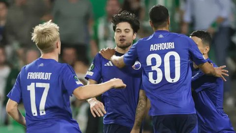 Kevin Diks menjalani pemanasan jelang Firm Derby di Superliga Denmark antara Brondby Vs FC Copenhagen, Minggu (27/10/2024). (Dok. FC Copenhagen)