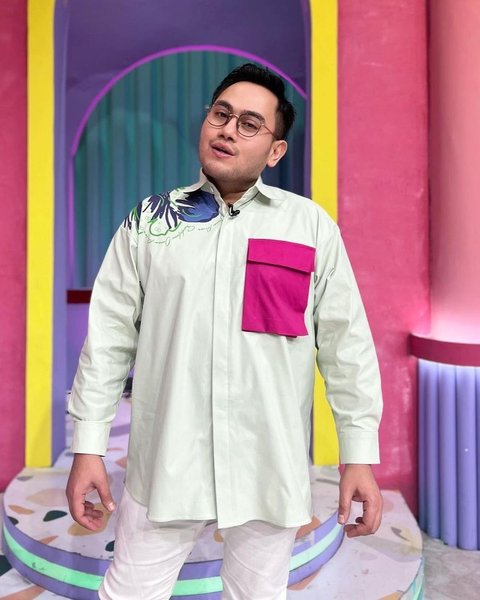 Nassar juga mengungkapkan keinginan besar untuk segera melepas status dudanya, semoga di tahun depan. &ldquo;Semoga, insya Allah. Doain ya,&rdquo; ujarnya sambil tersenyum.