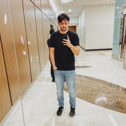 Kabar kebebasan Andrew ternyata bukan hanya rumor. Hal ini telah dikonfirmasi langsung oleh Minola Sebayang, pengacara dari Tengku Dewi, istri Andrew. &ldquo;Ya, sudah (bebas),&rdquo; kata Minola dalam keterangannya kepada awak media, Sabtu (2/11/2024).