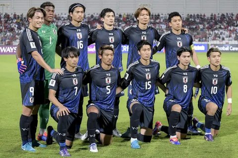 Kualifikasi Piala Dunia 2026 Zona Asia - Ilustrasi Pelatih Haijme Moriyasu dengan pemain Timnas Jepang (Bola.com/Adreanus Titus)