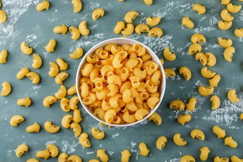 Makaroni terbuat dari campuran gandum jenis durum, tepung terigu, dan air/Copyright shutterstock/