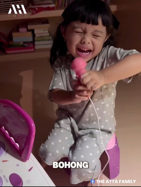 Gemasnya Kelakuan Ameena Anak Atta dan Aurel, Penuh Penghayatan Nyanyi Lagu Mahalini