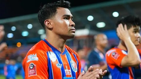 Aksi Asnawi Mangkualam saat memperkuat Port FC menjamu Sukhothai FC dalam laga pekan keempat Thai League 1 2024/2025, Selasa (27/8/2024) malam. (Instagram/asnawi_bhr)
