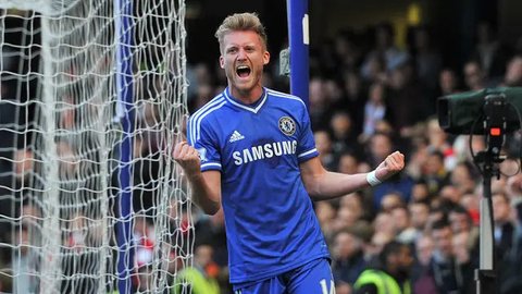 2. Jose Mourinho (Chelsea) - Pada musim 2014-2015 The Special One berhasil membawa Chelsea menjuarai Liga Inggris. Namun, karena permasalahan internal klub, Mourinho akhirnya dipecat pada 17