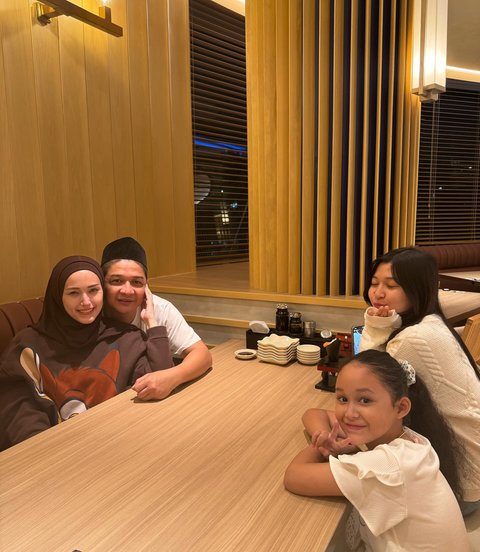 Kebersamaan Adelia Wilhelmina Bareng 2 Anak Perempuan Okie Agustina, Akrab - Terlihat bak Kakak Adik
