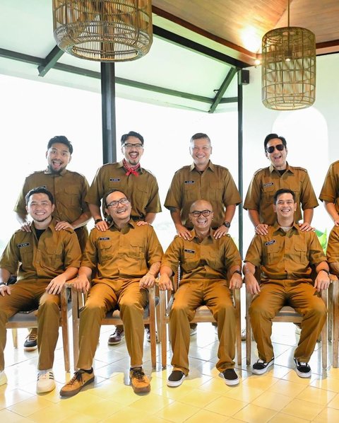 9 Foto Prediksi Susul Kabinet Baru, Menghadirkan Tawa Untuk Mewujudkan Indonesia yang Lebih Ceria