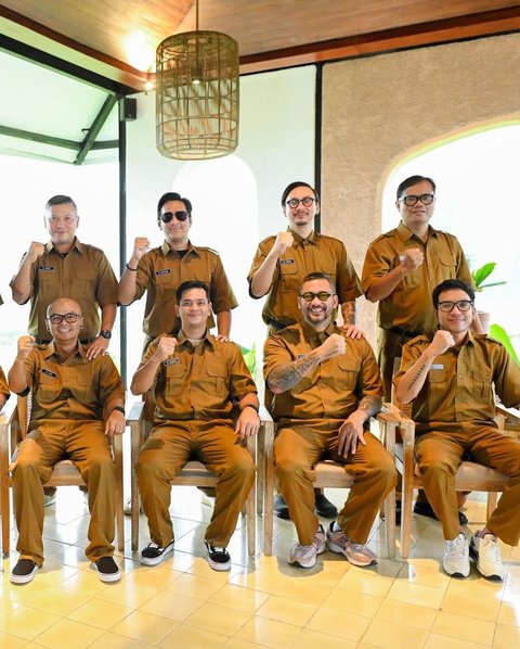 9 Foto Prediksi Susul Kabinet Baru, Menghadirkan Tawa Untuk Mewujudkan Indonesia yang Lebih Ceria