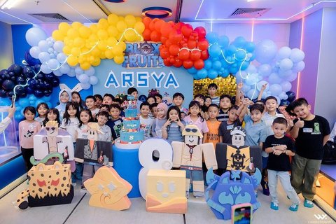Ulang tahun selalu jadi momen spesial bagi siapapun tak terkecuali bagi Arsya. Ia kini berusia 8 tahun. Ulang tahunnya dirayakan dengan penuh keceriaan.