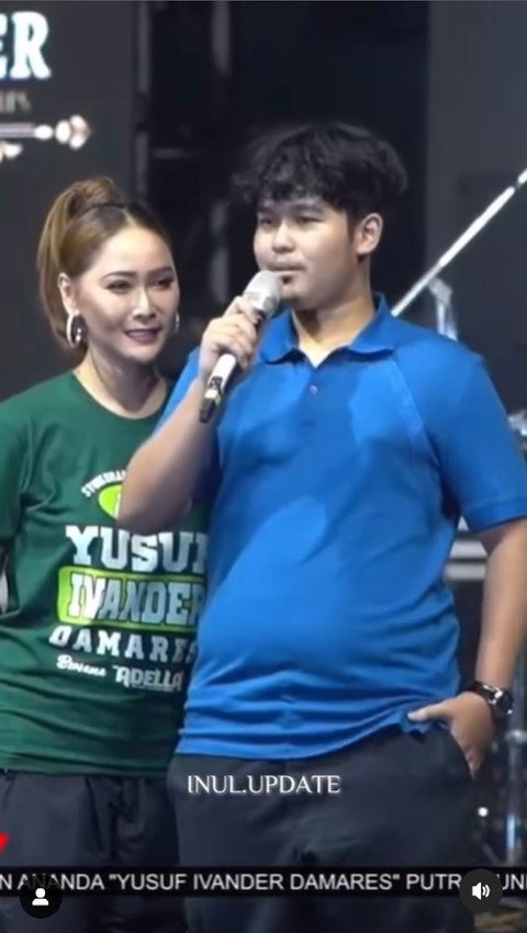 "Jadi ga hanya kepengen aja karena orangtuanya artis. Karena medianya ada, enggak. Jadi harus punya komponen yang lengkap dalam dirinya," sambungnya.