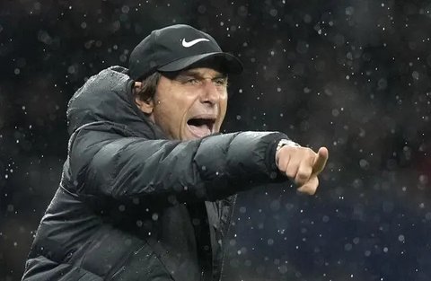 Ilustrasi - Jose Mourinho, Carlo Ancelotti, Manuel Pellegrini, Antonio Conte (Bola.com/Adreanus Titus)