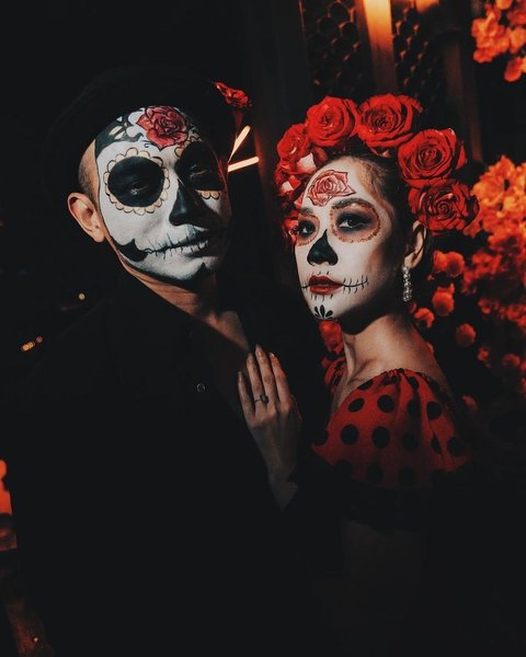 BCL memilih dandanan bertema budaya Meksiko kali ini, yaitu Dia De Los Muertos atau Day of the Dead.<br>