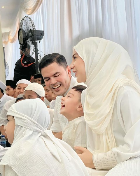 Penuh Senyum Ceria, Ini 7 Potret Amala Anak Irish Bella di Acara Pengajian - Perlihatkan Kebersamaan dengan Ayah Sambung
