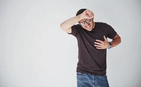 Nyeri Ulu Hati Bisa Jadi Gejala Asam Lambung dan Penyakit Jantung, Kenali Perbedaannya. Foto:Msgrowth/Freepik.