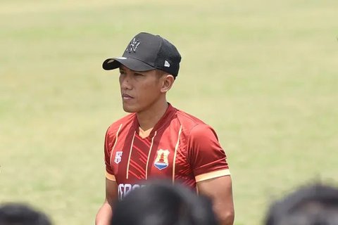 Pelatih Persema Malang, Ahmad Bustomi. (Bola.com/Iwan Setiawan)