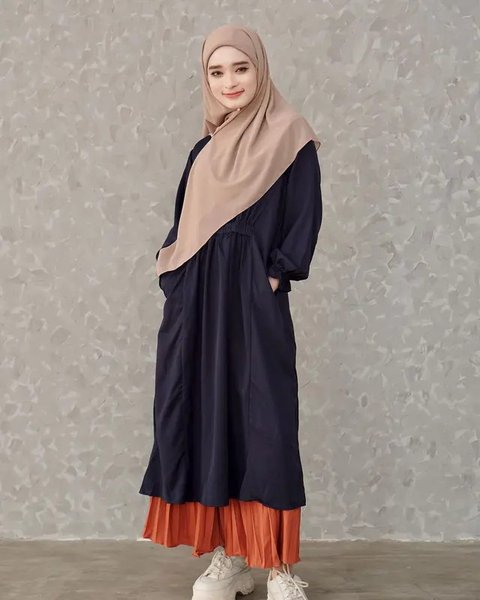 Kerap tampil stylish dan menawan, OOTD Inara Rusli setelah berpisah dengan Virgoun semakin memesona. (Foto: Instagram/ @Mommy_Starla)